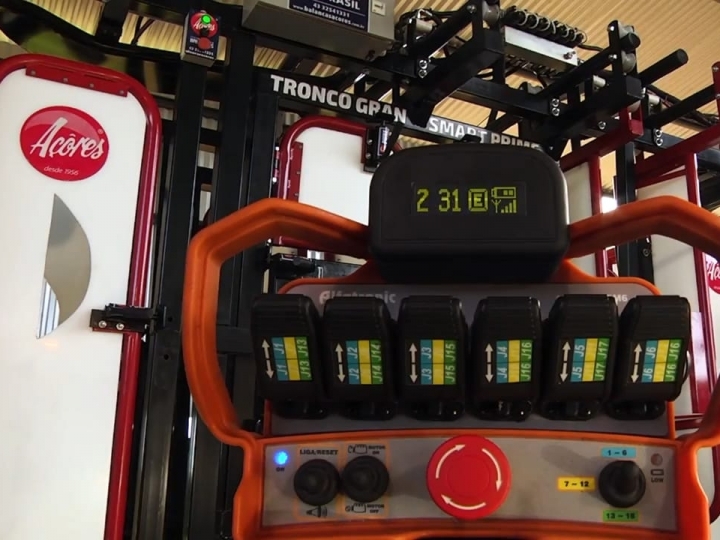 Agrishow apresenta 1º tronco de contenção com controle remoto do mundo