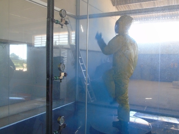 Cabine para simulação da aplicação manual de defensivo agrícola. Foto: Divulgação