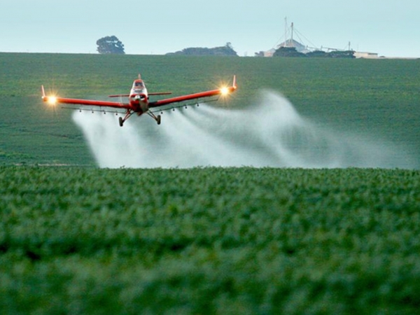 No ano passado, foram registrados 450 agrotóxicos. Foto: Agência Brasil