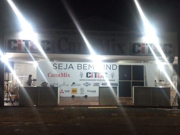 Ontem à noite, o CITEC, todo iluminado, recebeu os últimos ajustes. Foto: Arquivo TeC / CanaMix