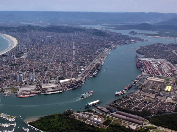 Validade de arrendamento de áreas do Porto de Santos