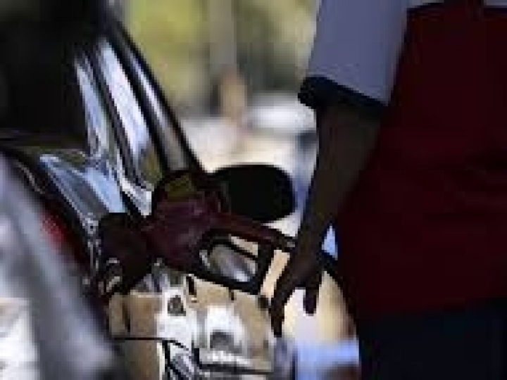 Às vésperas de corte de 12% pela Petrobrás, gasolina cai 0,64% na 1ª quinzena de março