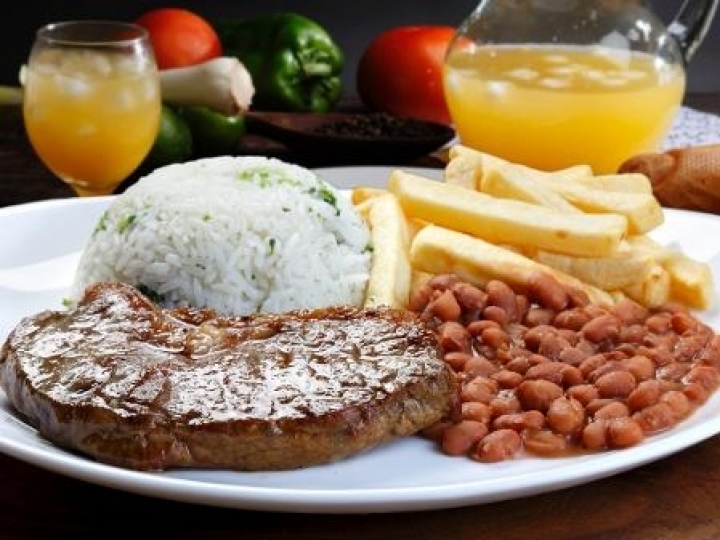 Custo da alimentação em casa sobe quase 4% no 1º semestre, afirmam pesquisadores