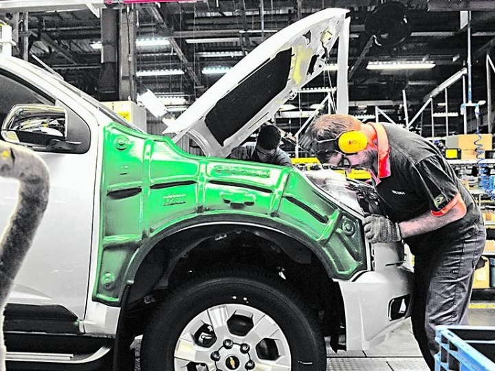 Indústria automobilística tem leve recuperação