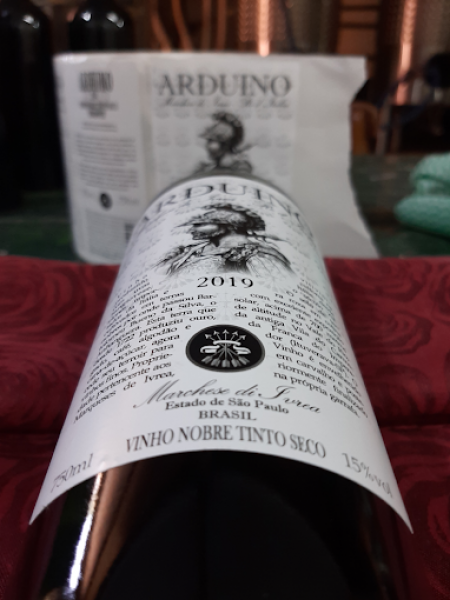 Vinho Nobre Tinto Seco Arduíno tem teor alcoólico de 15⁰ Divulgação