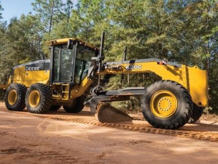 John Deere inicia produção de motoniveladoras no Brasil