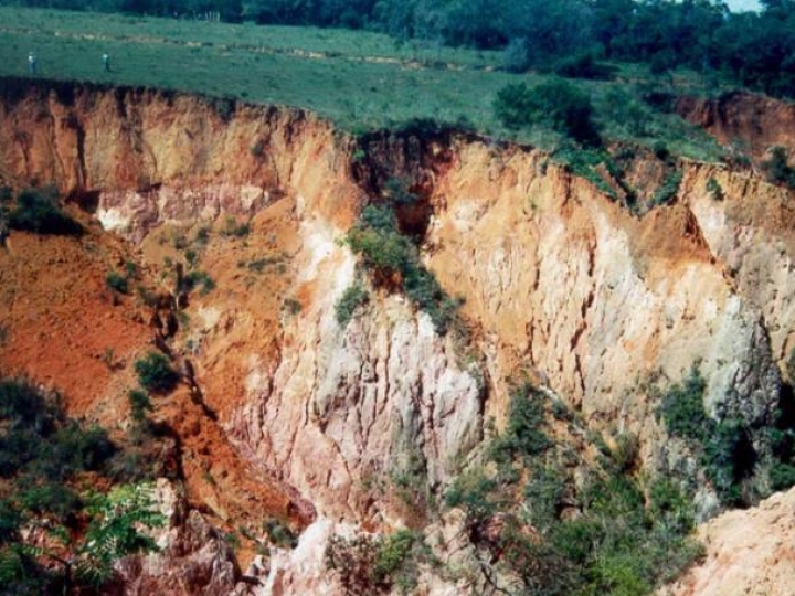Mapas de suscetibilidade e vulnerabilidade dos solos à erosão hídrica
