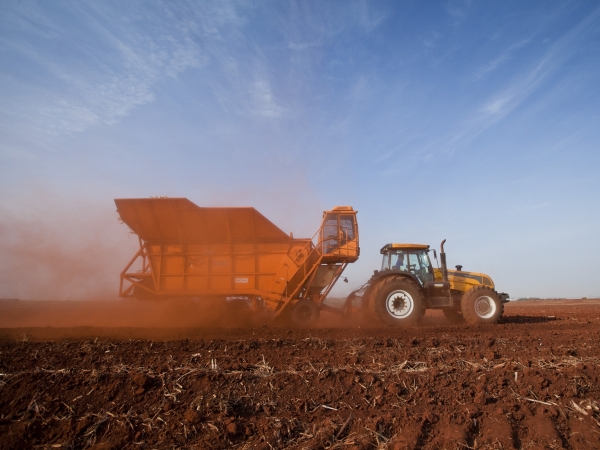 A Plantadora Automatizada de Cana Picada PCP 6000 é multifuncional, reduzindo o custo do plantio. Foto: Divulgação