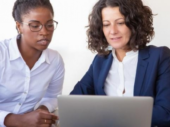 Bayer se compromete a igualar gêneros em cargos de liderança até 2030 