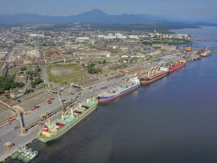 Rumo assume novas operações no Porto de Paranaguá 