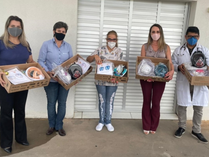 AFCC Castrolanda e Sicredi doam máscaras respiratórias