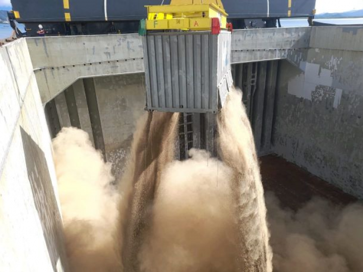 Porto de Antonina faz exportação inédita de pellets de cana 
