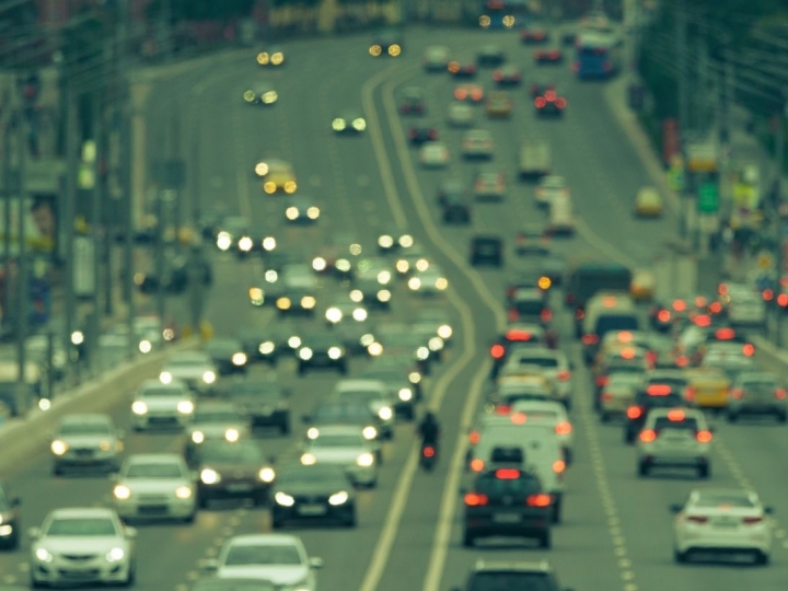 Demanda por gasolina e etanol despenca no Brasil enquanto a procura por diesel dispara