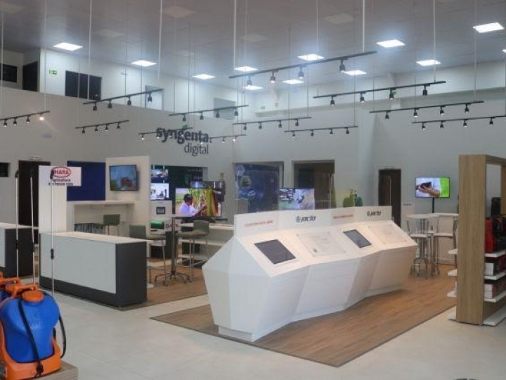 Coopercitrus inaugura loja especializada em agricultura de precisão