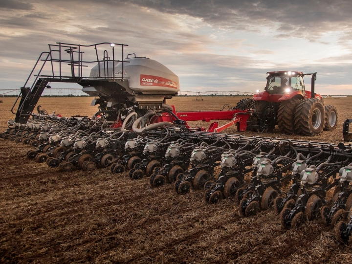 Case IH amplia portfólio de soluções para grãos com novas opções de plantadeira dobrável e pulverizador 