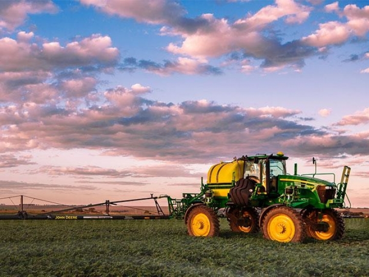John Deere conecta pulverizador ao 5G e demonstra benefícios do campo conectado