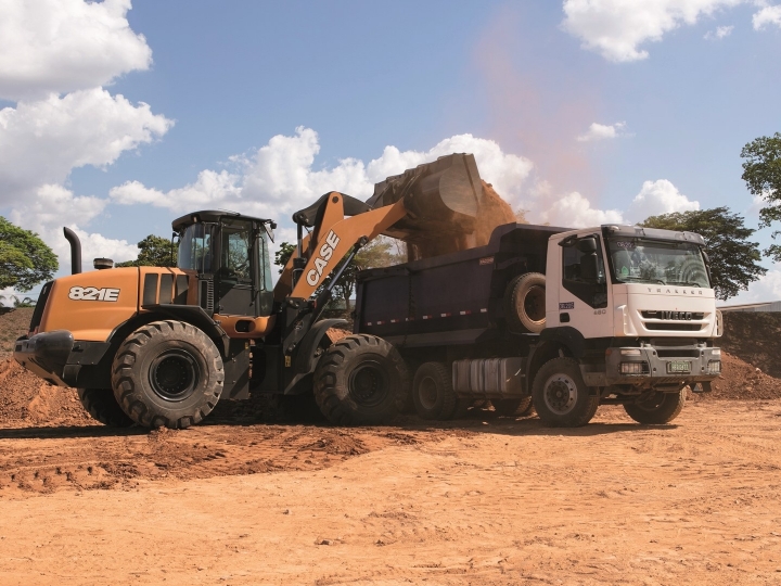 Máquinas CASE operam na infraestrutura do Projeto PIPA, maior concessão rodoviária do Brasil 