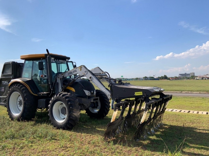 Tecnologia agro é sustentável e eficiente para o combate de daninhas em aeroportos