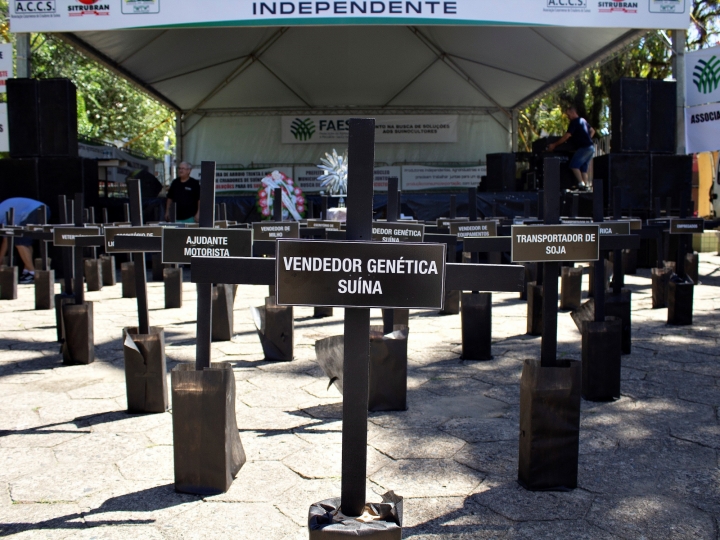 Suinocultores pedem socorro e distribuem 10 toneladas de carne suína em SC