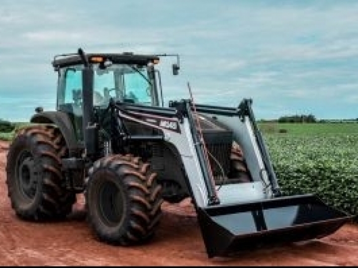 Ao comemorar 50 anos, Marispan lança carregador frontal M145 na Agrishow e anuncia investimento para expansão da fábrica