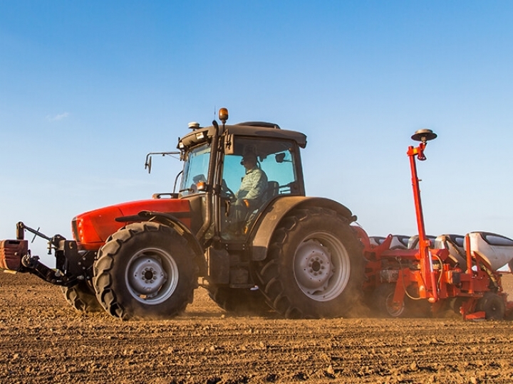 Secretaria da Agricultura e Abastecimento de São Paulo entrega máquinas agrícolas na região de Registro 