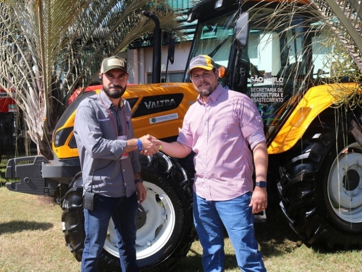 Produtor adquire trator Valtra pelo Programa Pró-Trator do Governo de SP