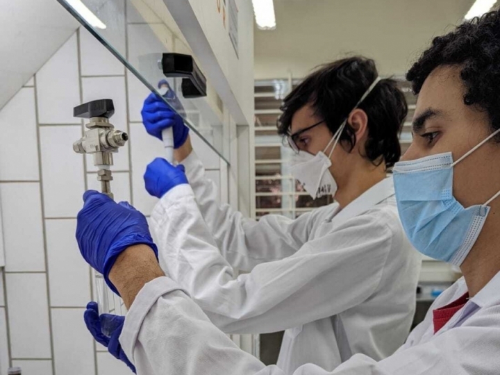 Método permite converter gás metano em metanol líquido com menor gasto energético