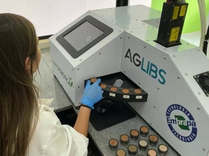 Tecnologia LIBS para medir carbono no solo recebe certificação internacional