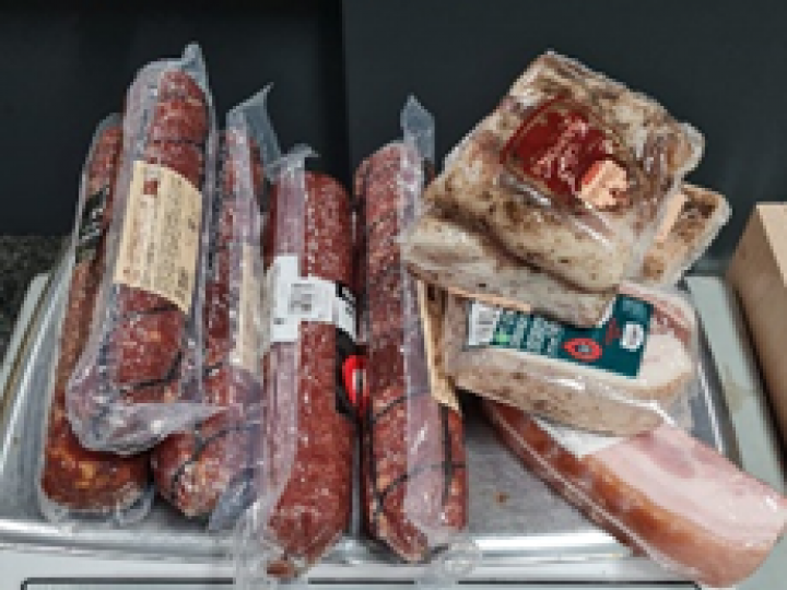 Apreensão de carne suína em aeroporto do RJ acende alerta contra Peste Suína Africana