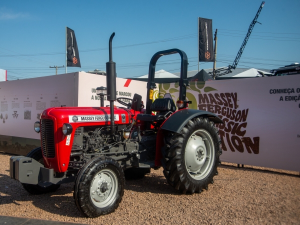Trator MF 35x: modelo revolucionou a agricultura mundial - Divulgação