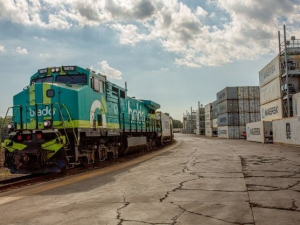 Trem da Brado sai de Cambé (PR) levando açúcar até o Porto de Paranaguá. Foto: Divulgação