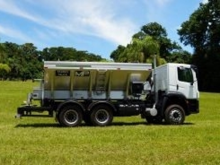 Distribuidor de fertilizantes para acoplar em caminhões aumenta produtividade em mais de 50%