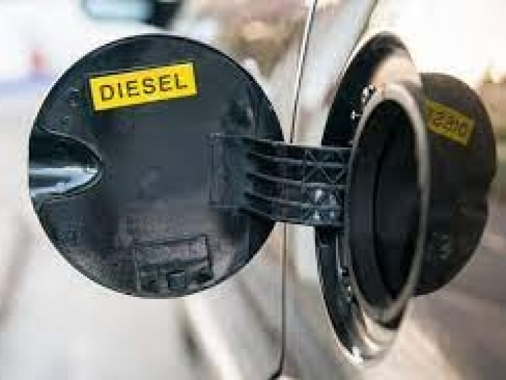 Diesel fica 3% mais barato em março